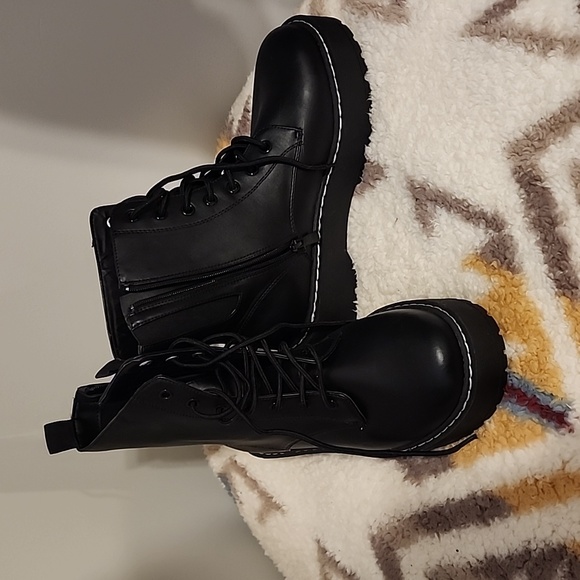 Combat boots - Picture 1 of 2